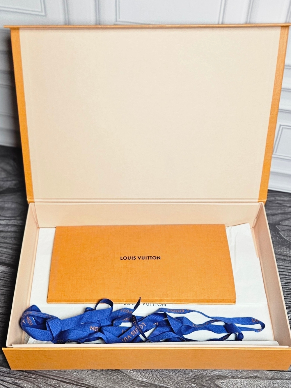 NEW Louis Vuitton Large Magnetic Wallet Gift Box Set Receipt Ribbon Tissue Card - Picture 11 of 14